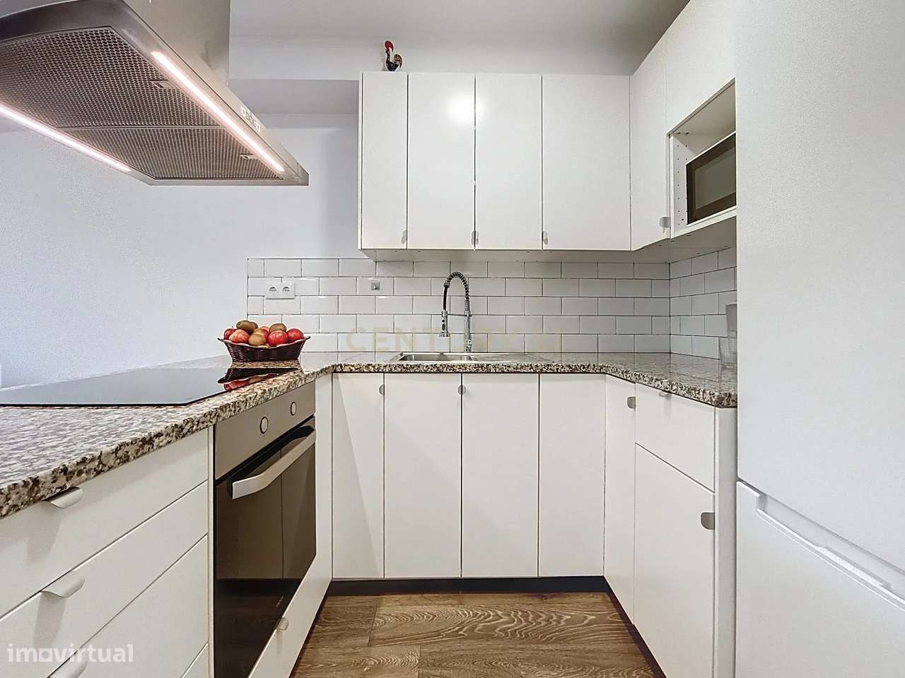 Moradia Moderna com Piscina + Apartamento Independente | Construção 20-47