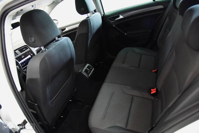 VW Golf Variant 1.6 TDi Confortline - 21