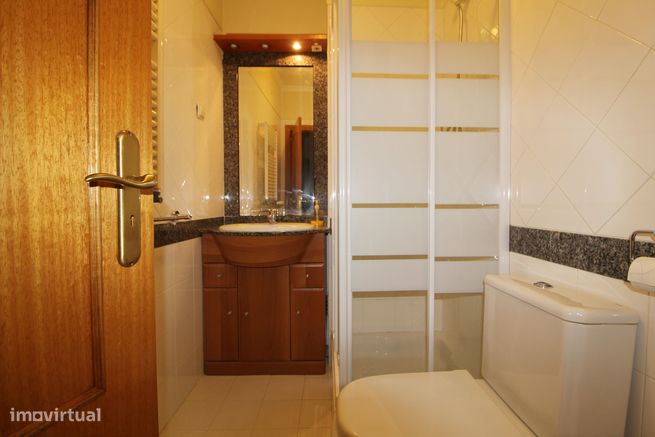 Apartamento com 4 assoalhadas situado no centro de Mem Martins-12