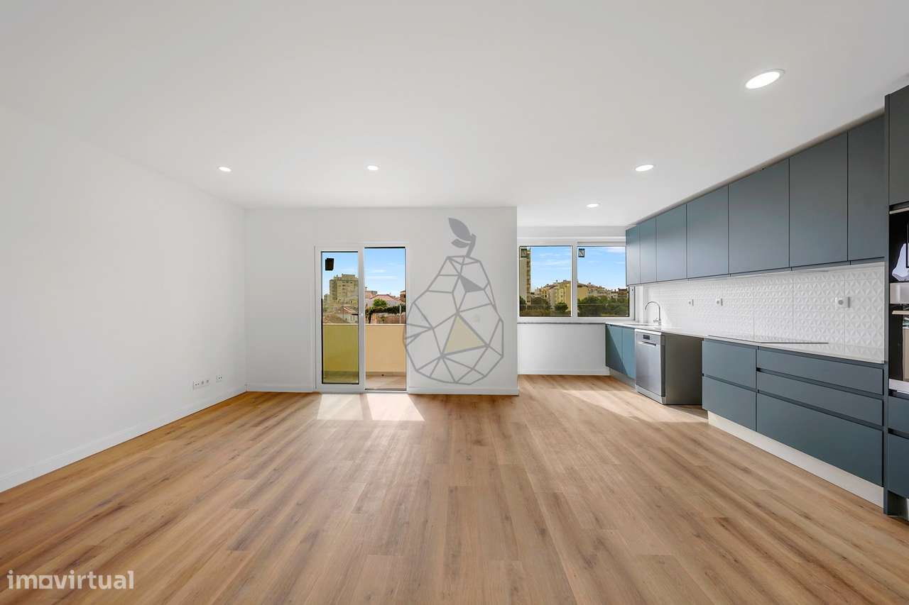 Apartamento T2 Remodelado Com Varandas Em Portimao