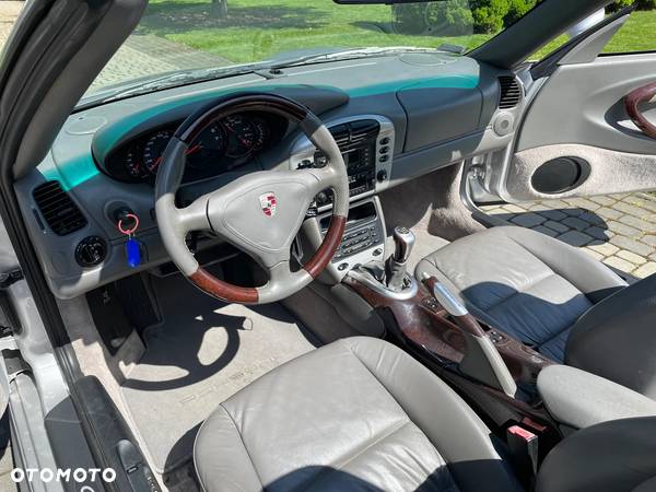 Porsche 911 Carrera Cabrio - 29