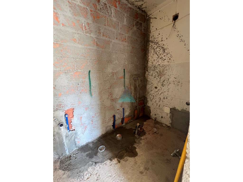 Apartamento T3 em remodelação Cova da Piedade situado num 2º andar ...-15