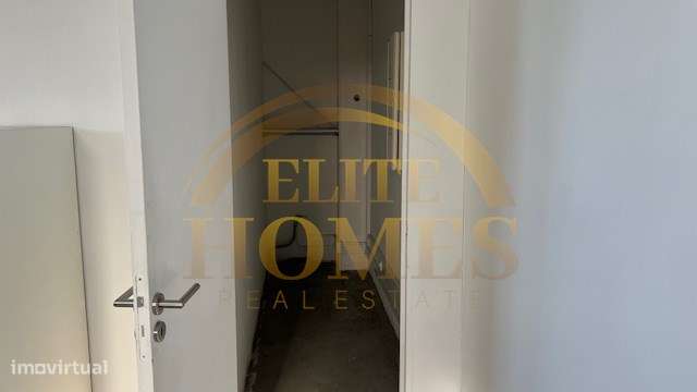 Armazém para venda na Quinta do Anjo.-18