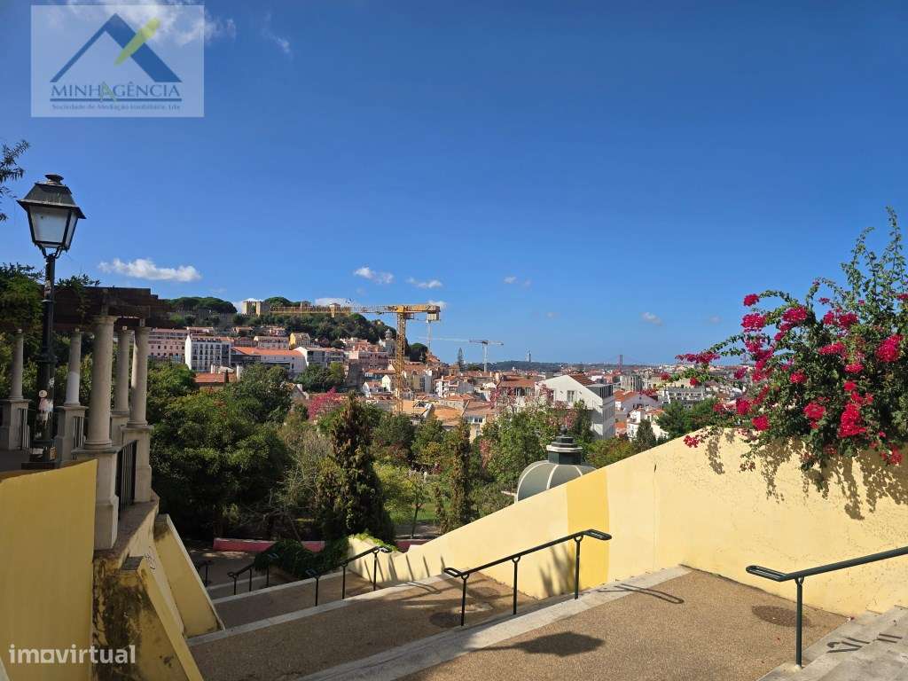 Apartamento T2 junto ao Jardim da Graça em Lisboa-15