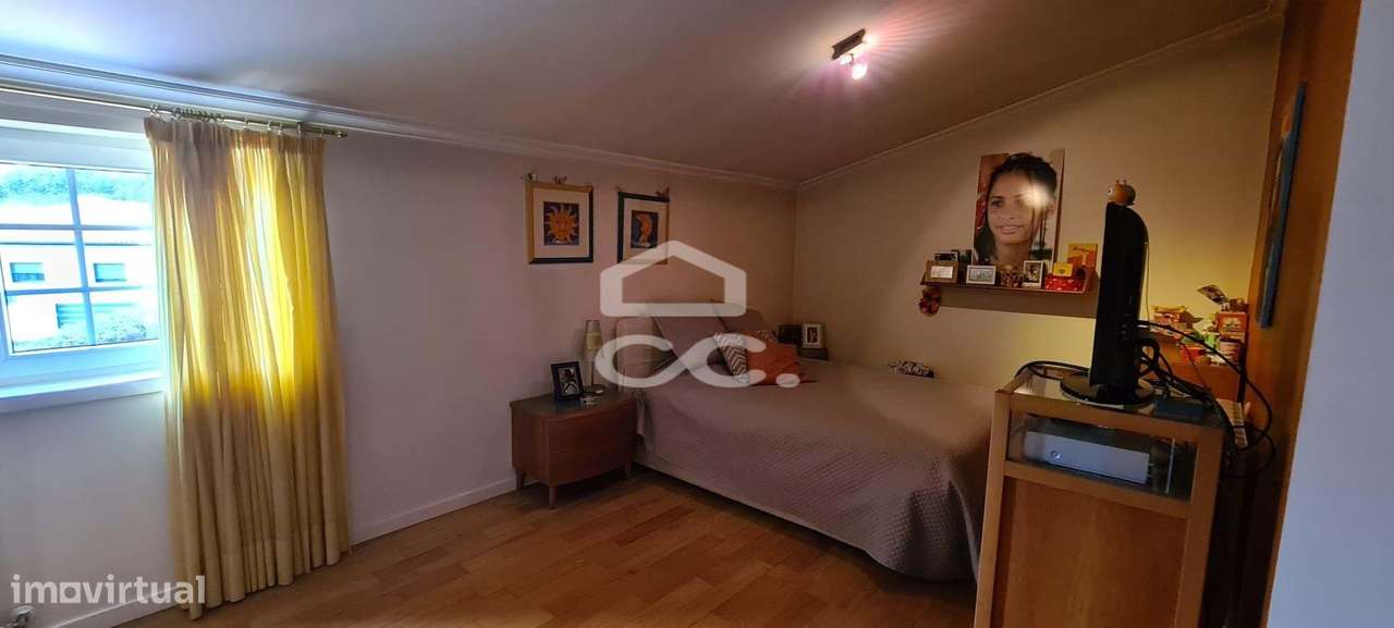 Vivenda de luxo com piscina e vistas deslumbrantes a minutos do centro-32