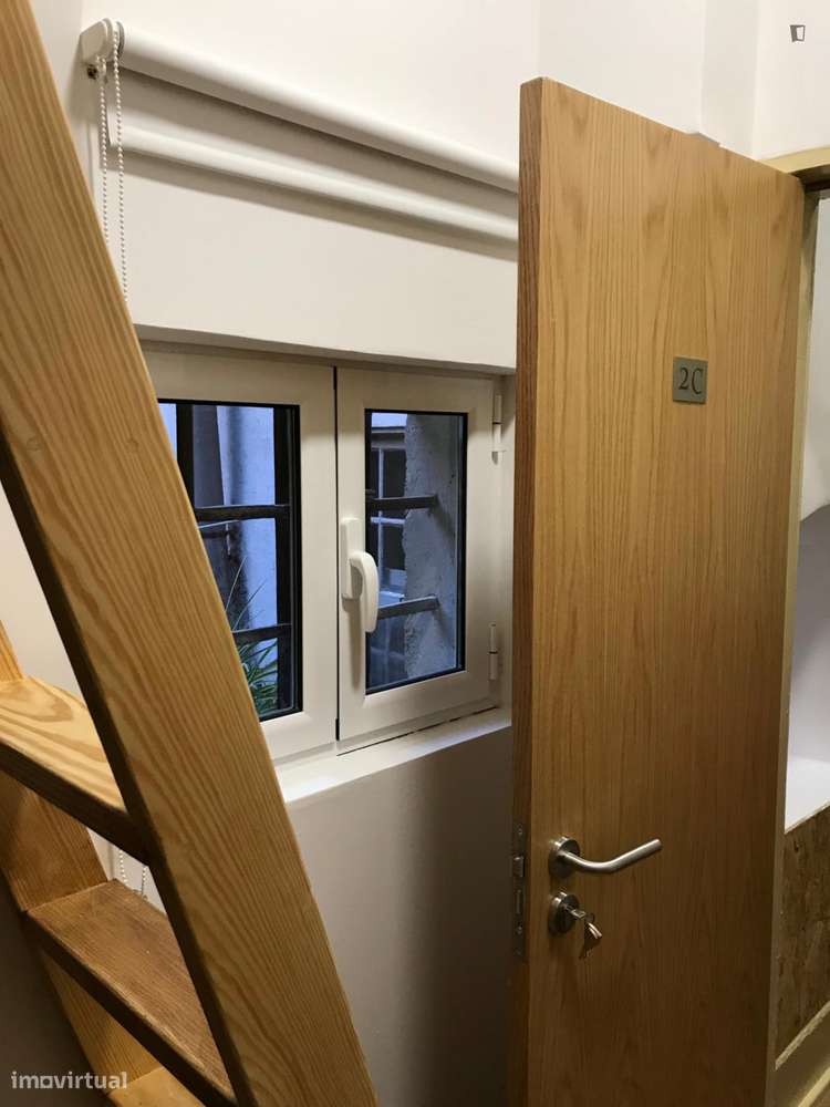 Quarto - localizado em Baixa Coimbra - Grande imagem: 2/9