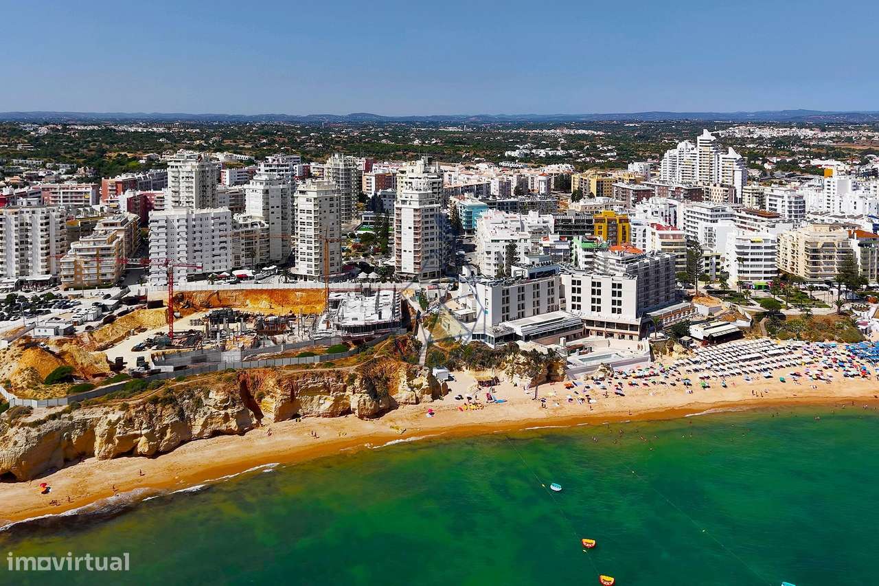 Apartamento Duplex T3 mobilado,  3 casa de banho ,Terraço, Vista Mar A-56