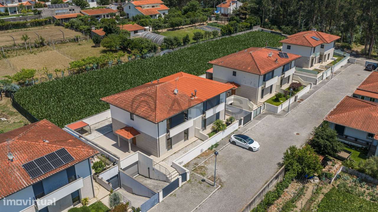 Moradia Geminada T3 em Alvito (S. Martinho), Barcelos-32
