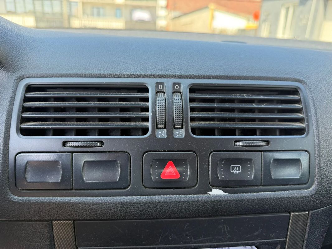 Volkswagen Bora 1.9 TDI Trendline - 11