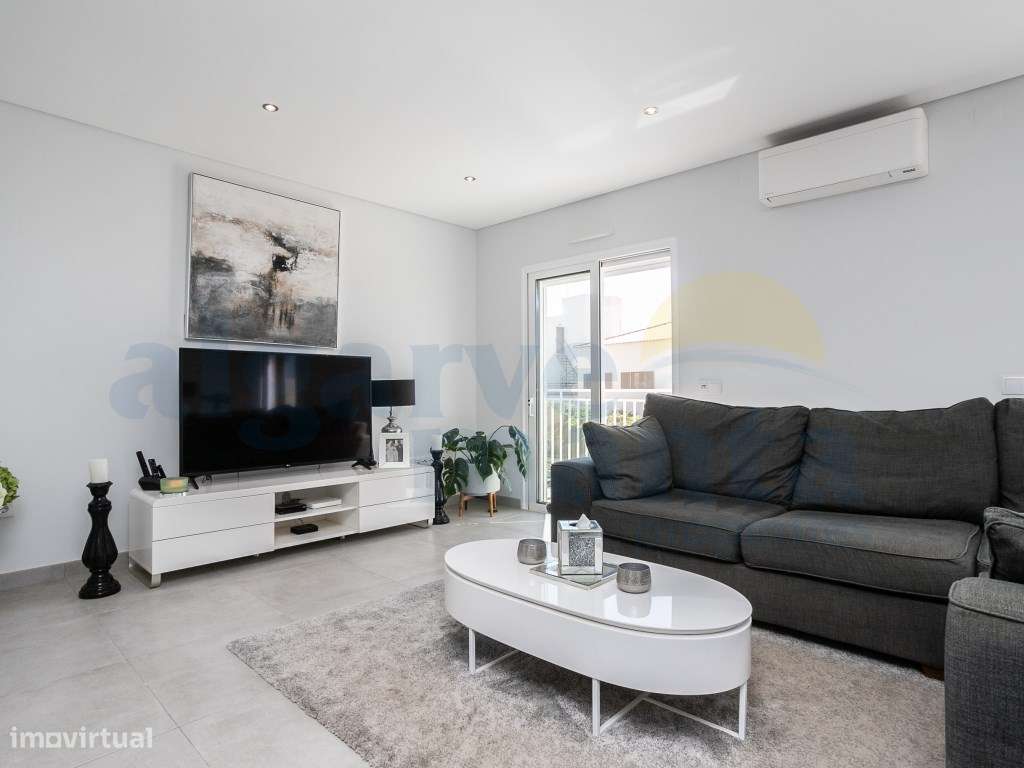 EXCLUSIVO! Moradia T3 Moderna com Piscina Privada no coração de Vil...-13