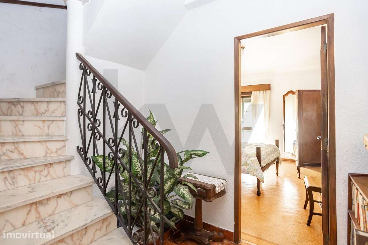 Fantástica Moradia T4 (10 Divisões) com Terreno de 869 m2 – Imenso Pot-12