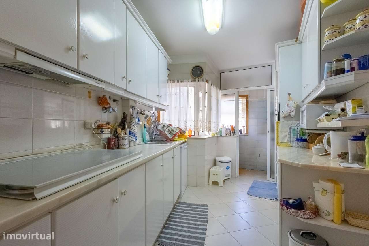 Apartamento T3, prédio com elevador e garagem!-14