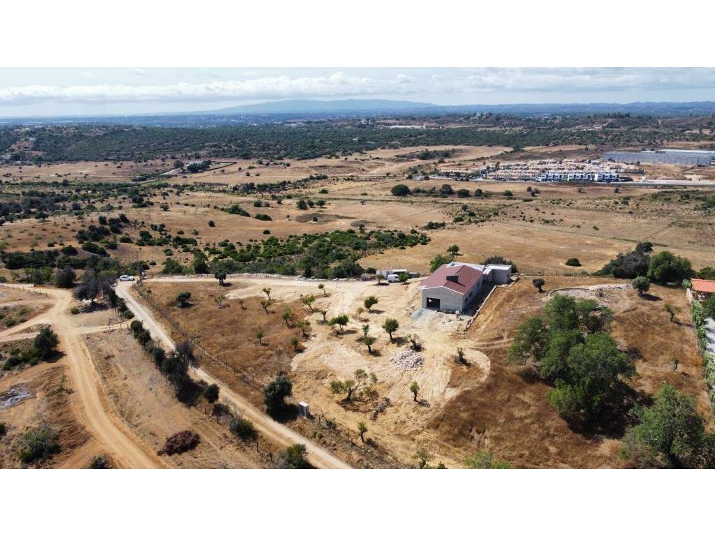 Moradia Isolada T3, em construção, entre a Guia e o Algoz, Algarve. - Grande imagem: 4/48