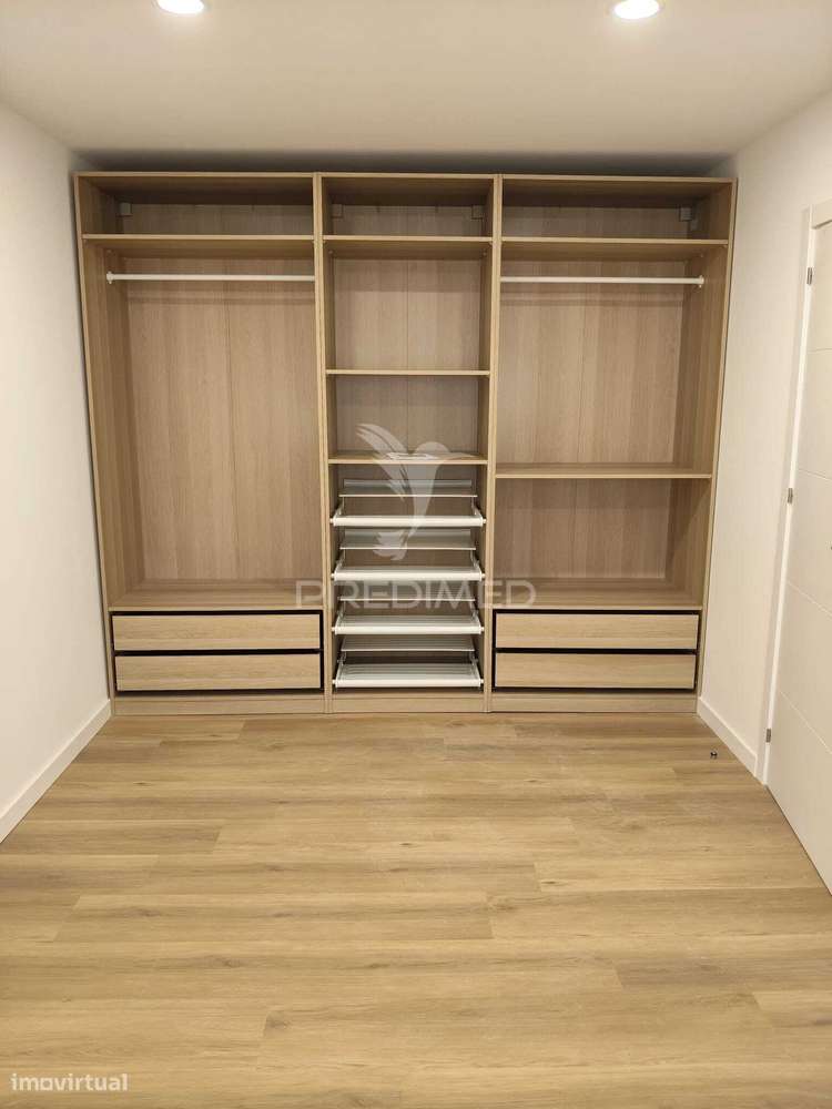 T2+1 Moderno, Mobilado e Equipado | Design Contemporâneo e Pronto a...-6
