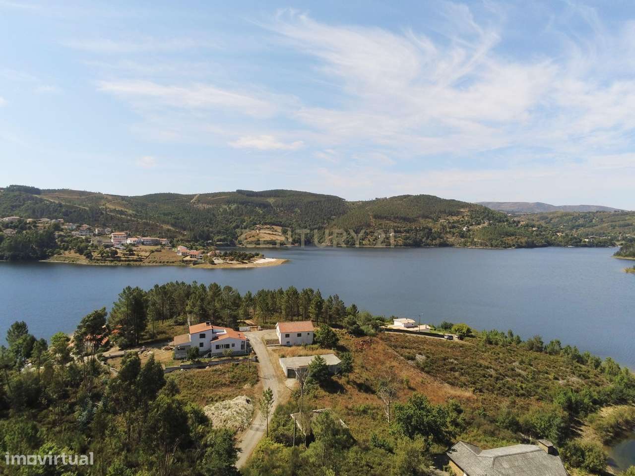 Moradia Exclusiva em "Ilha" Privativa na Albufeira de Venda Nova – Ger-16
