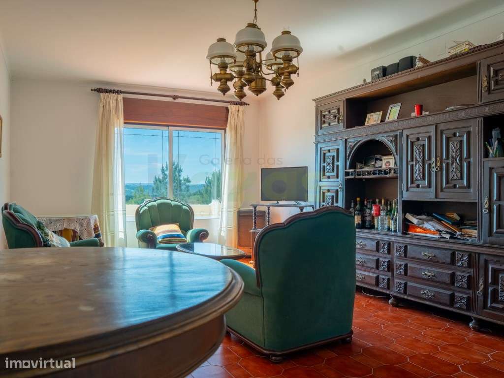 Moradia Usada T4, em banda, na Nazaré.-9