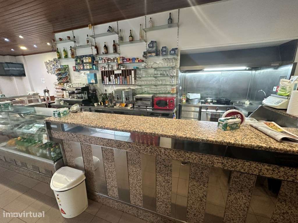 Loja em Massamá para venda - com Sanck-Bar em funcionamento-8