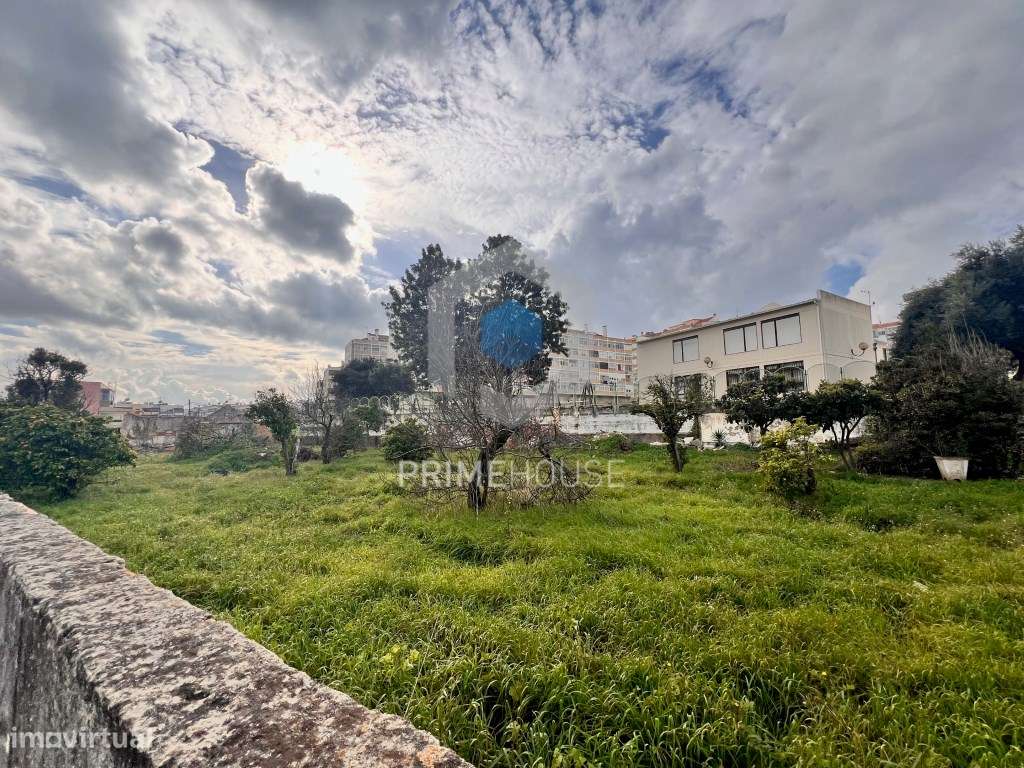 Terreno urbano na EN 10 no Fogueteiro, Amora - Grande imagem: 2/7