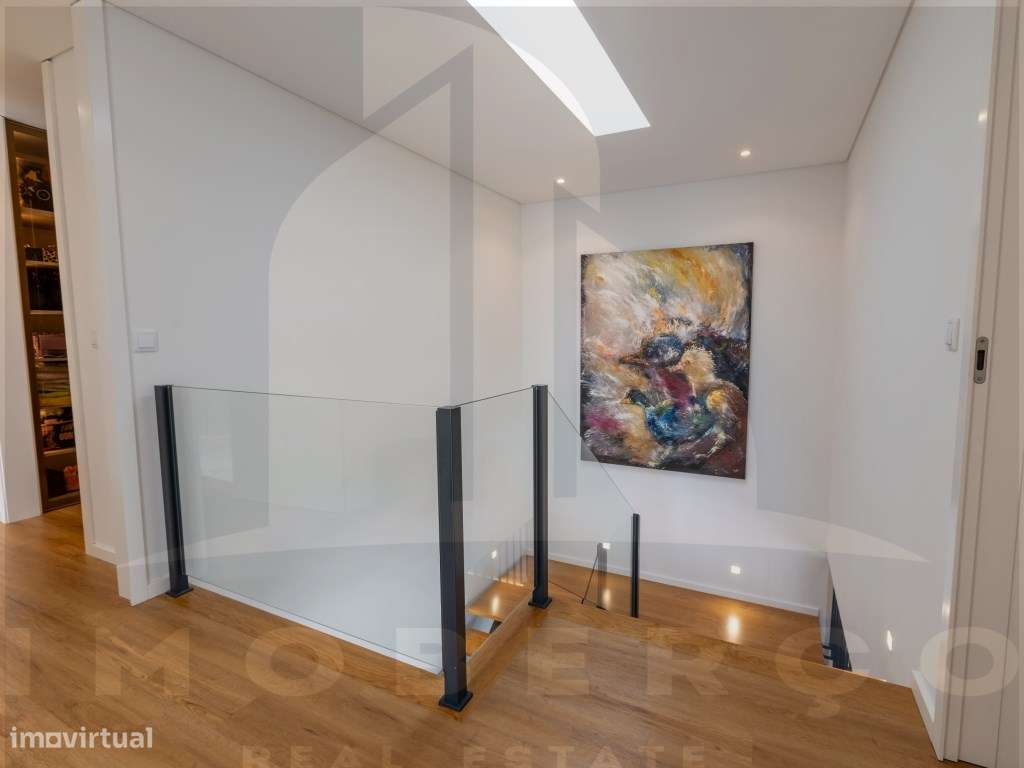 Moradia T3 de Luxo em Creixomil - Como Nova-14