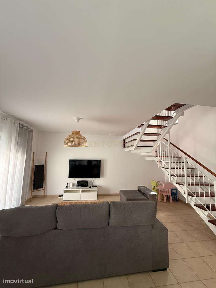 Magnifica T3 com Piscina no Corval-32