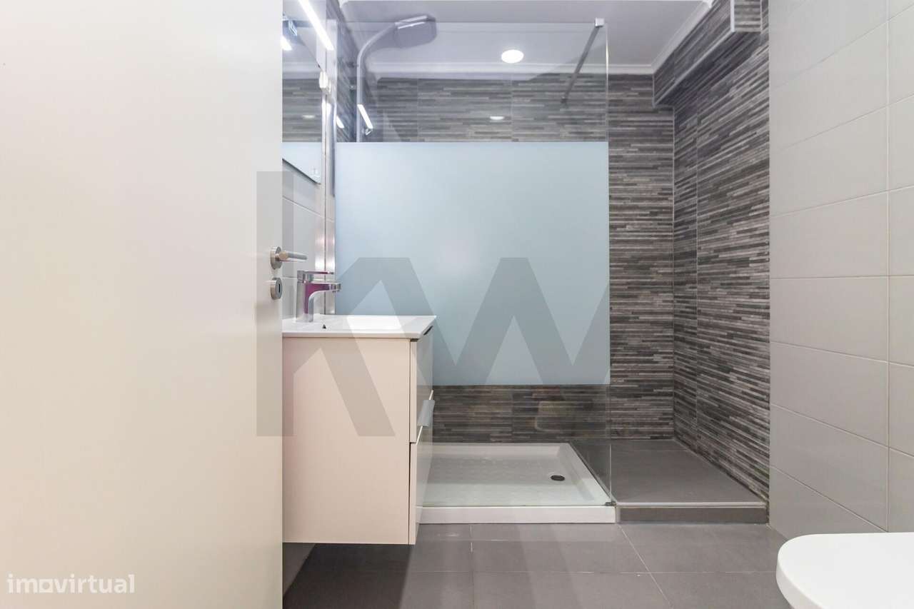 Apartamento T4 Duplex na Amora-23