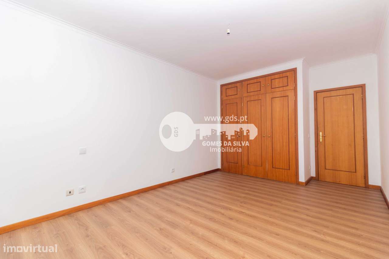 Apartamento T3 c/ suite na Rua Américo F. Carvalho-18
