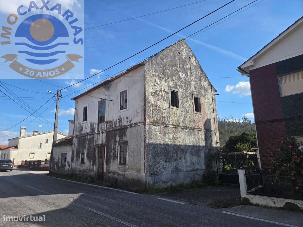 Moradia Rústica com Pátio e Anexos para Recuperar - Urqueira, Ourém-13