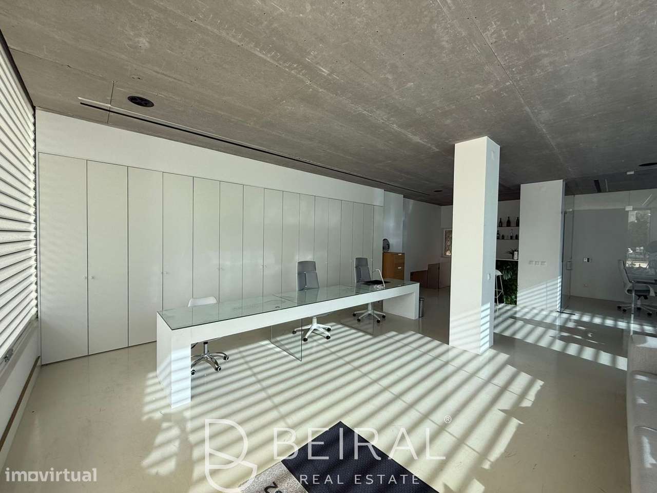 Espaço comercial espaçoso e luminoso no centro de Lisboa-35