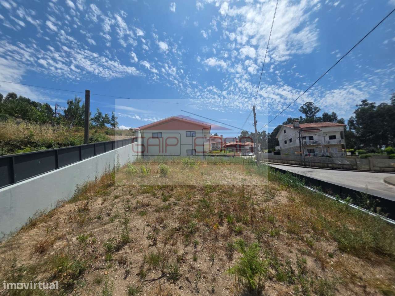Moradia 4 frentes nova  com 840 m2 terreno em Felgueiras-36