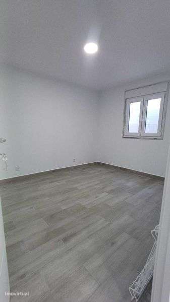 Moradia T1 Pré-Fabricada Nova em Fernão Ferro - Grande imagem: 4/8