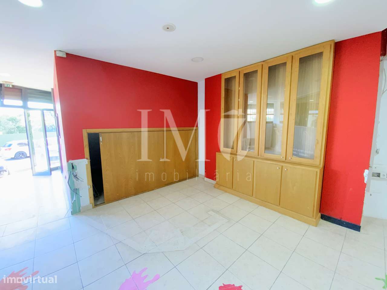 Loja com 100m2 ideal para investimento habitacional - Centro de Amares - Grande imagem: 4/8