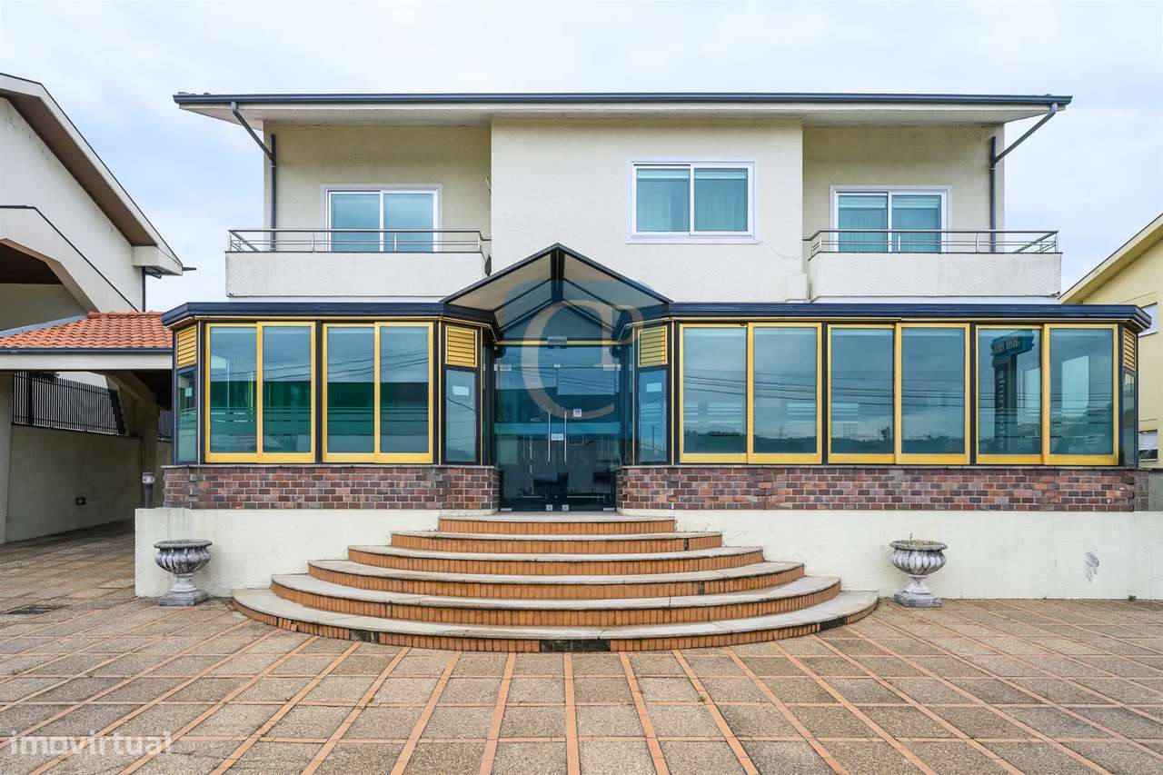 Moradia T3 com Restaurante, em Alfena, Valongo-0