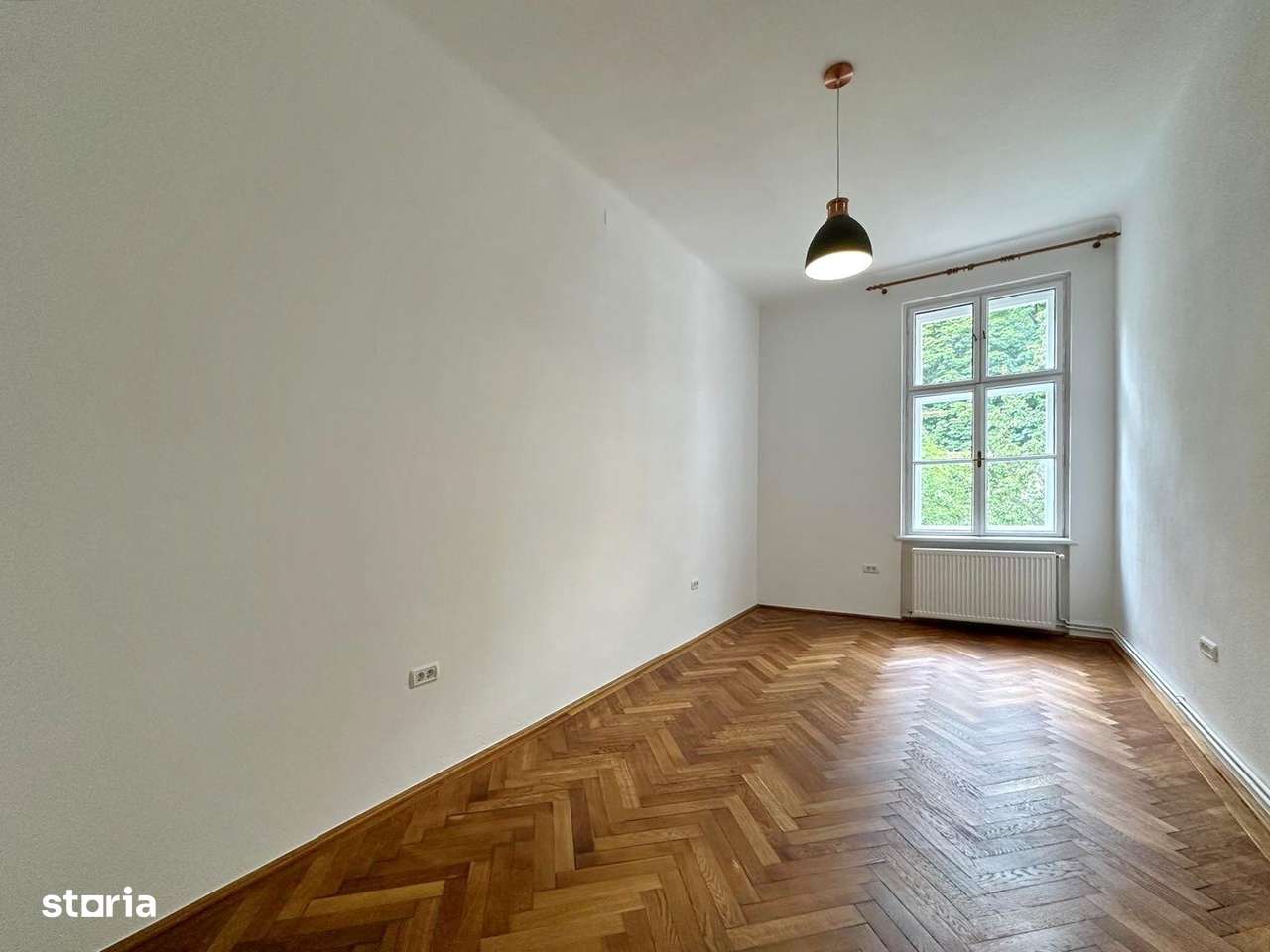 Apartament cu 3 camere in centrul istoric al Brasovului - Imagine principală: 2/10