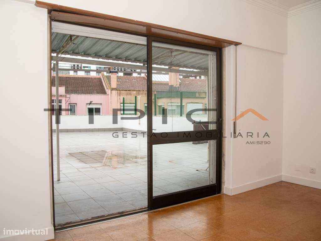 T2 em Benfica com Terraço Privado (15m²), Garagem e Elevador - Junt... - Grande imagem: 5/15
