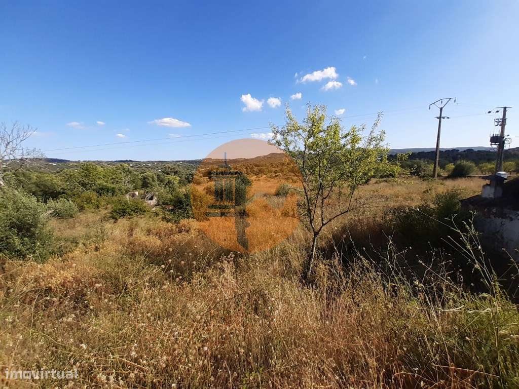 Terreno Misto com Ruína situado em Loulé - Grande imagem: 2/21