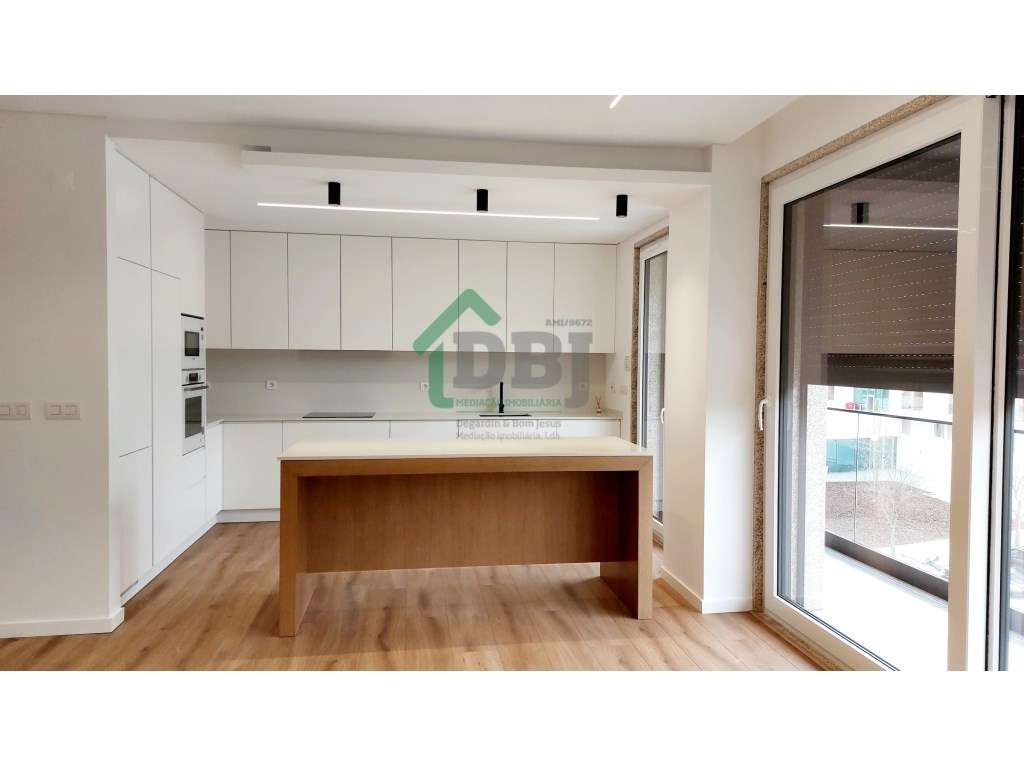 T2 para arrendar junto à Faculdade de Medicina - Grande imagem: 4/17