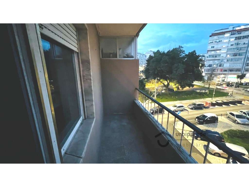 Apartamento T3, em Monte Abraão Queluz-6