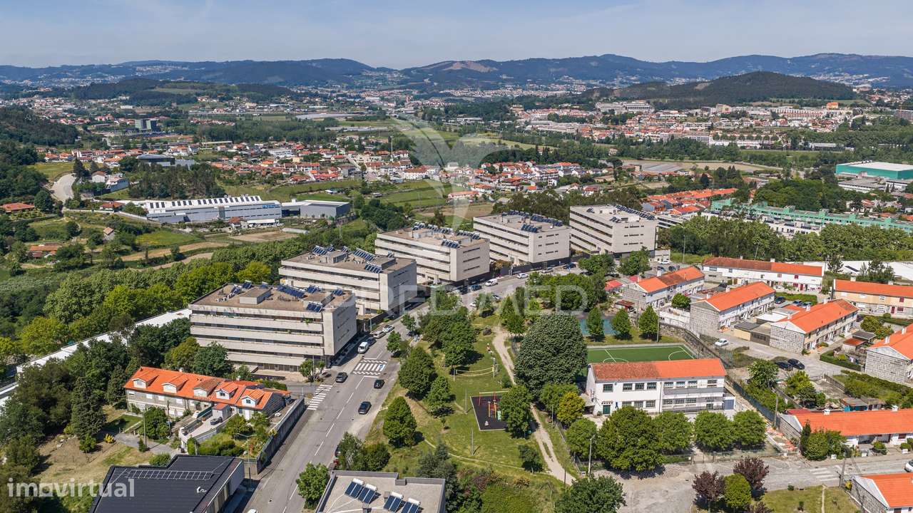 Exclusivo T3 de Prestígio em Urgezes – Luz, Sofisticação e Espaço S...-32