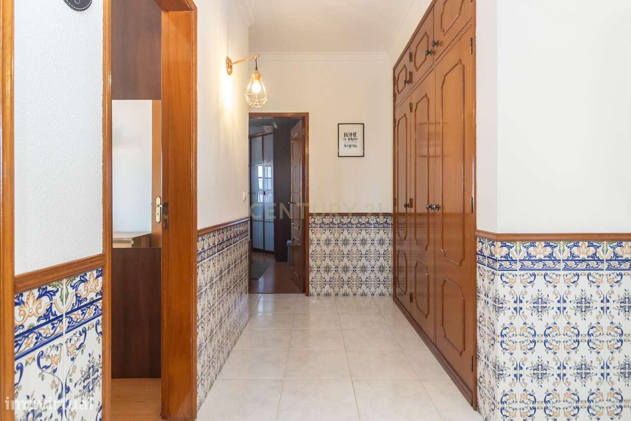 Apartamento T2 com Parqueamento, Elevador, Pronto a Habitar – Uma Opor-8