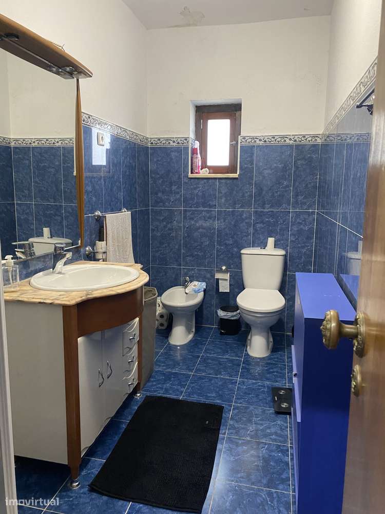 Vende-se T3 com grande espaço exterior em Santa Clara, Coimbra.-11