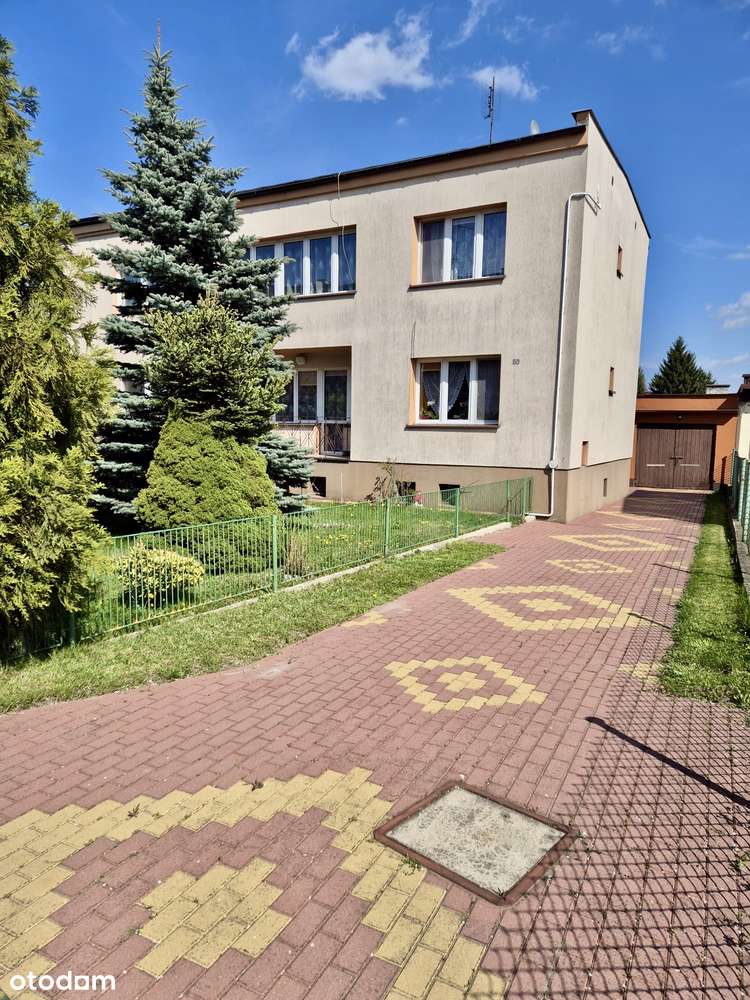 Dom bliźniak z garażem i letnią kuchnią w atrakcyjnej lokalizacji