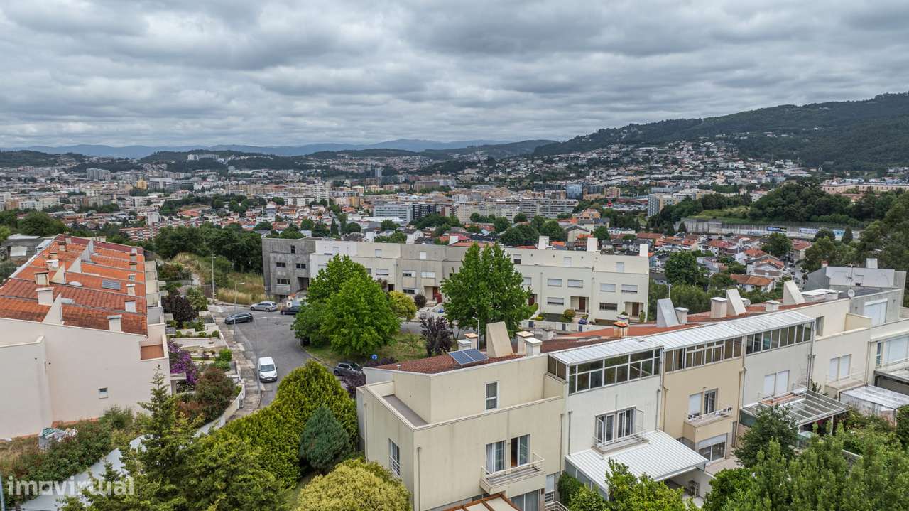 Moradia T5+1 no Centro de Braga, Nogueira-23