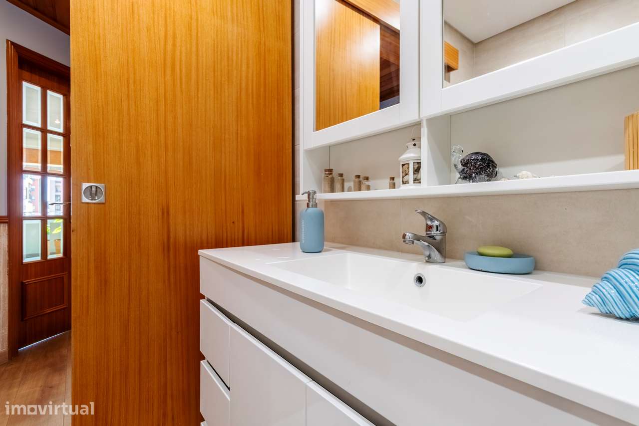 Apartamento T3 convertido em T2 c/ 2 Salas, Semi Remodelado em São Mar-36