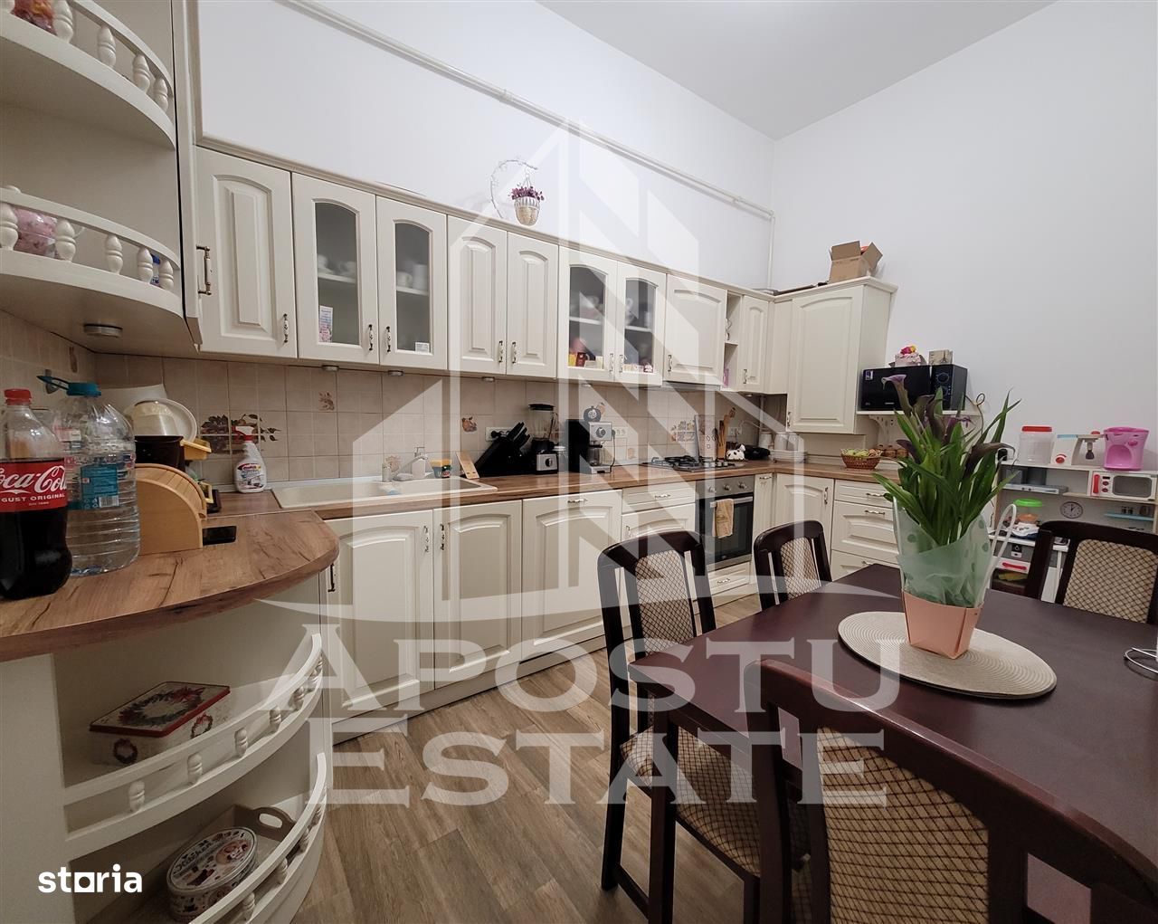 Apartament cu 4 camere si 2 bai, decomandat, etaj intermediar