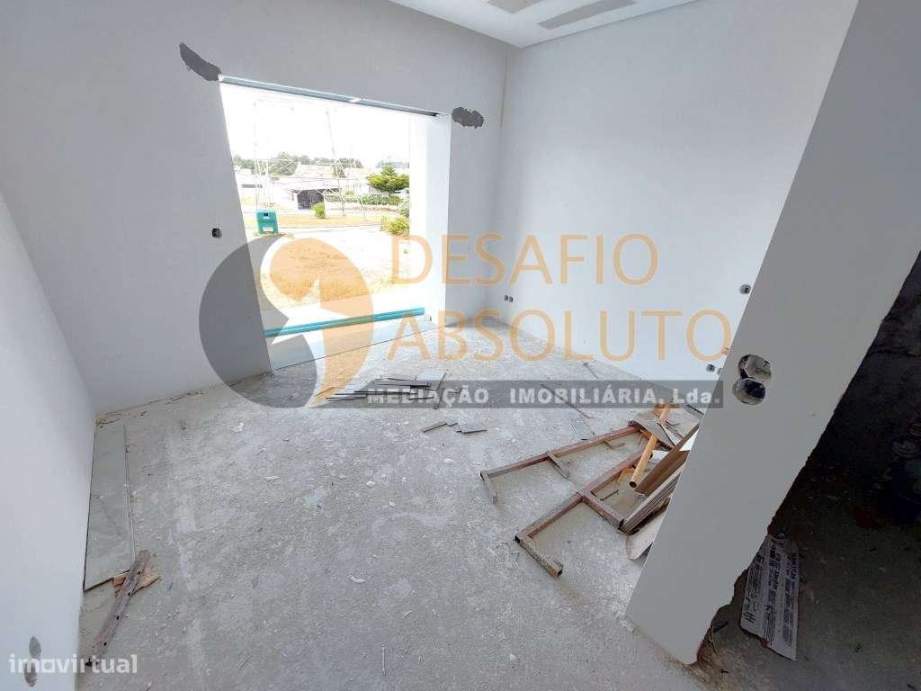 Moradia Geminada Duplex T3. Redondos, Fernão Ferro-17
