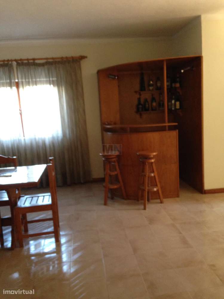 Moradia T3 com Garagem e Terreno em Almalaguês-8