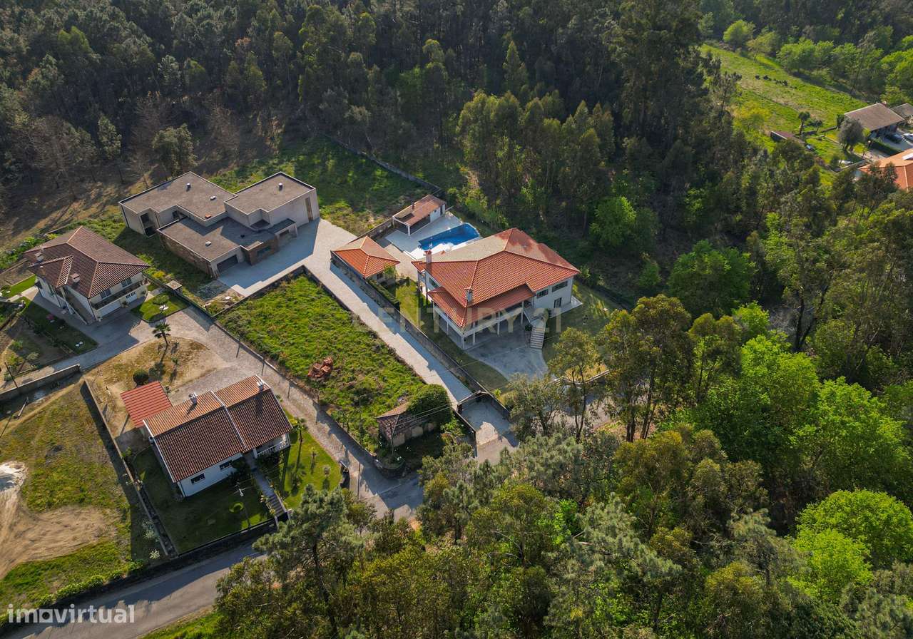 Moradia T4 Independente com Piscina, em Fiscal Amares - Grande imagem: 2/53