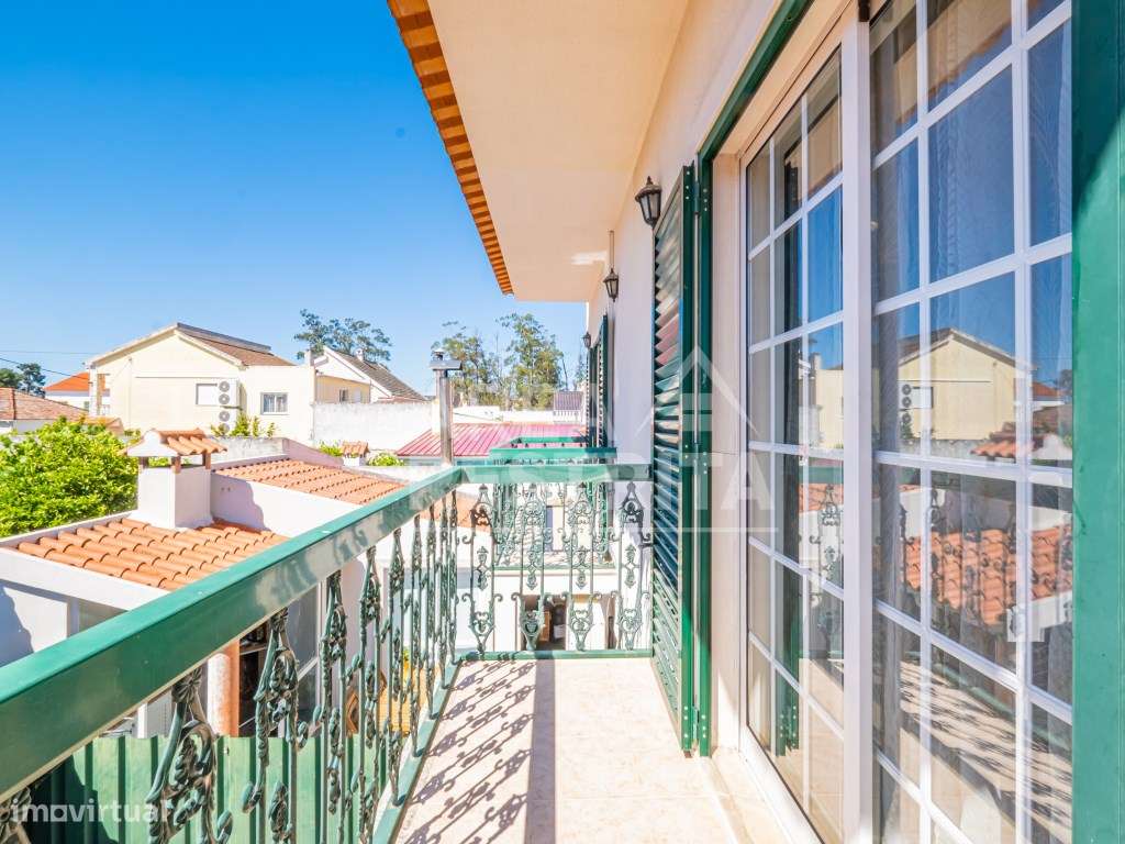 Moradia Geminada T3 com Garagem, Excelentes Áreas e Localização Pri...-9