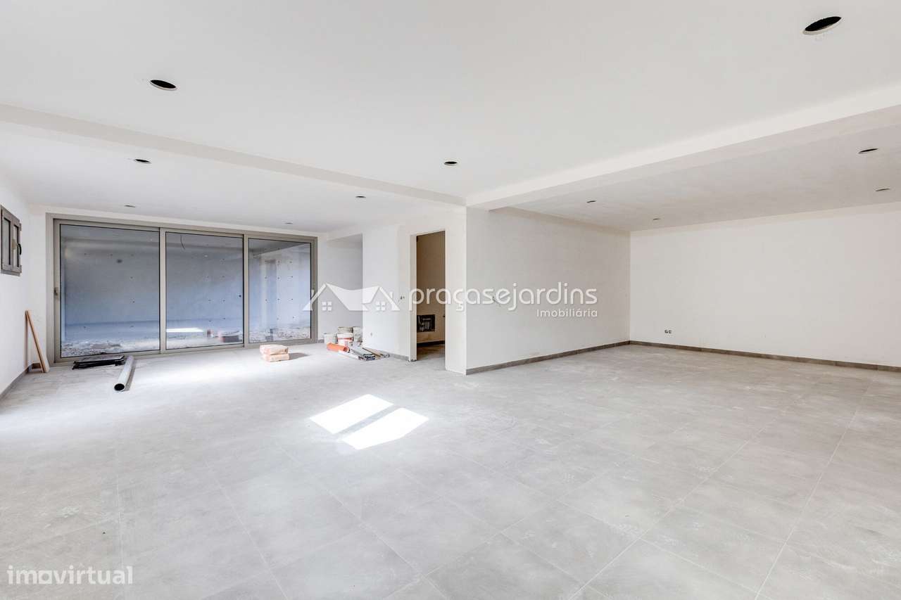 Moradia T3 com Garagem para 3 Viaturas a 5 Minutos de Leiria-31