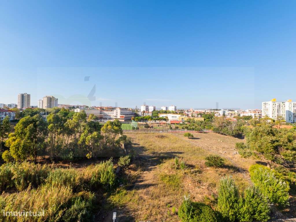 T3 Excelentes Acabamentos com Box Perto da Praia de Carcavelos-19